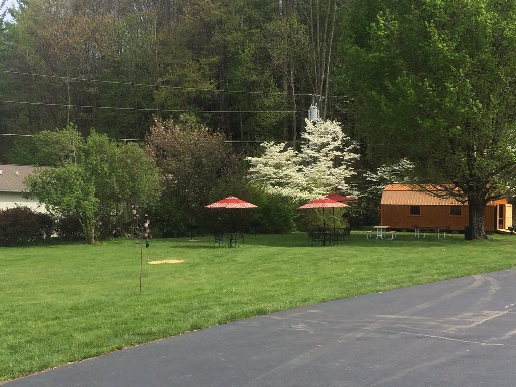 Cardinal Inn Maggie Valley Extérieur photo